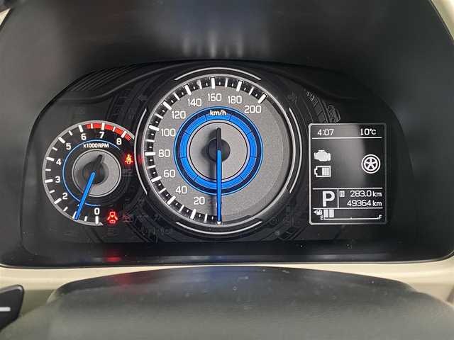 スズキ クロスビー HYBRID MZ 香川県 2019(令1)年 5万km ピュアホワイトパール/ブラック2トーンルーフ 登録時走行距離：49366km/ケンウッドナビ/全方位カメラ/サイドミラー付きドアミラー/ダブルサイドエアバック/カーテンエアバック/横滑り防止システム/レーンキープアシスト/オートライト/バックコーナーセンサー/LEDヘッドライト/リアエアロ付き/純正アルミ１６インチ/プッシュスタート/スマートキー
