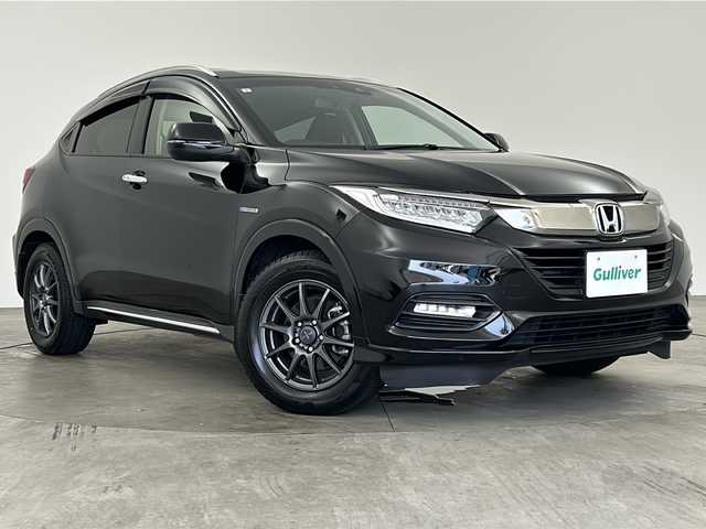 ホンダ ヴェゼル ハイブリッド Z ホンダセンシング 兵庫県 2019(令1)年 6.9万km クリスタルブラックパール ・純正ナビ/CD/DVD再生/Bluetooth/USB/・バックカメラ/・レーダークルーズコントロール/・スマートキー/・パドルシフト/・LEDフォグライト/・カラードボディーロアーガーニッシュ/・全ドアワンタッチ式パワーウインドウ/・コンビシート＆専用インテリア/・ラゲッジルームハードボード/・運転席＆助手席シートヒーター/・ルーフレール（FF）/・パフォーマンスダンパー/・リバース連動ドアミラー（助手席側）/・本革巻ステアリングホイール（スムースレザー）/・雨滴検知式フロントワイパー/・プラチナクロームメッキ加飾/・エキパイフィニッシャー/・自動防眩ルームミラー/・前席用i-サイドエアバッグシステム＋サイドカーテンエアバッグシステム〈前席/後席対応〉/・Honda SENSING/・LEDヘッドライト〈インラインタイプ〉/・左右独立温度コントロール式フルオート・エアコンディショナー/・リアクティブフォースペダル/・ハイブリッド専用デザインメーター/・ナビ装着用スペシャルパッケージ/・ETC車載器/・電子制御パーキングブレーキ/・オートブレーキホールド機能/・社外アルミホイール