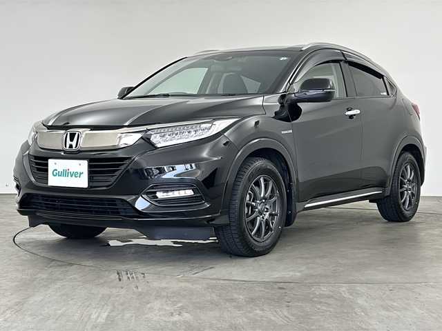 ホンダ ヴェゼル ハイブリッド Z ホンダセンシング 兵庫県 2019(令1)年 6.9万km クリスタルブラックパール ・純正ナビ/CD/DVD再生/Bluetooth/USB/・バックカメラ/・レーダークルーズコントロール/・スマートキー/・パドルシフト/・LEDフォグライト/・カラードボディーロアーガーニッシュ/・全ドアワンタッチ式パワーウインドウ/・コンビシート＆専用インテリア/・ラゲッジルームハードボード/・運転席＆助手席シートヒーター/・ルーフレール（FF）/・パフォーマンスダンパー/・リバース連動ドアミラー（助手席側）/・本革巻ステアリングホイール（スムースレザー）/・雨滴検知式フロントワイパー/・プラチナクロームメッキ加飾/・エキパイフィニッシャー/・自動防眩ルームミラー/・前席用i-サイドエアバッグシステム＋サイドカーテンエアバッグシステム〈前席/後席対応〉/・Honda SENSING/・LEDヘッドライト〈インラインタイプ〉/・左右独立温度コントロール式フルオート・エアコンディショナー/・リアクティブフォースペダル/・ハイブリッド専用デザインメーター/・ナビ装着用スペシャルパッケージ/・ETC車載器/・電子制御パーキングブレーキ/・オートブレーキホールド機能/・社外アルミホイール