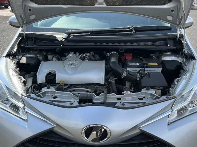 トヨタ ヴィッツ F セーフティーエディションⅡ 佐賀県 2018(平30)年 1.5万km シルバーM 社外ナビ(MDV-M908HDF)/Bluetooth/CD/DVD/USB/フルセグTV/バックカメラ/前後ドライブレコーダー/トヨタセーフティセンス/・衝突軽減システム/・レーンキープアシスト/・クリアランスソナー/オートエアコン/ハロゲンヘッドライト/オートライト／オートマチックハイビーム/布系シート/純正フロアマット/プッシュスタート/スペアキー/保証書/取扱説明書/点検記録簿