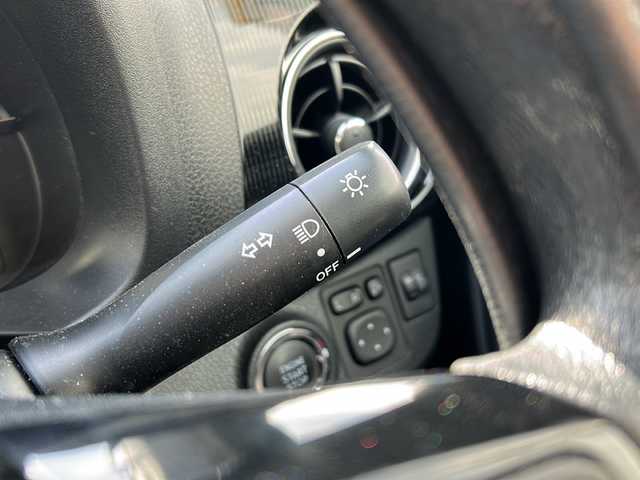 トヨタ ヴィッツ F セーフティーエディションⅡ 佐賀県 2018(平30)年 1.5万km シルバーM 社外ナビ(MDV-M908HDF)/Bluetooth/CD/DVD/USB/フルセグTV/バックカメラ/前後ドライブレコーダー/トヨタセーフティセンス/・衝突軽減システム/・レーンキープアシスト/・クリアランスソナー/オートエアコン/ハロゲンヘッドライト/オートライト／オートマチックハイビーム/布系シート/純正フロアマット/プッシュスタート/スペアキー/保証書/取扱説明書/点検記録簿