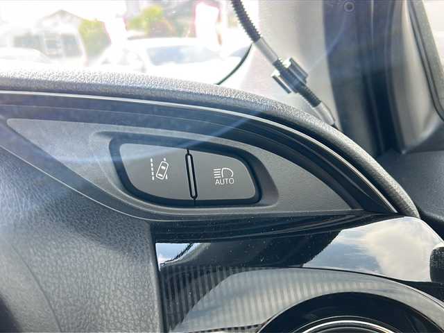 トヨタ ヴィッツ F セーフティーエディションⅡ 佐賀県 2018(平30)年 1.5万km シルバーM 社外ナビ(MDV-M908HDF)/Bluetooth/CD/DVD/USB/フルセグTV/バックカメラ/前後ドライブレコーダー/トヨタセーフティセンス/・衝突軽減システム/・レーンキープアシスト/・クリアランスソナー/オートエアコン/ハロゲンヘッドライト/オートライト／オートマチックハイビーム/布系シート/純正フロアマット/プッシュスタート/スペアキー/保証書/取扱説明書/点検記録簿