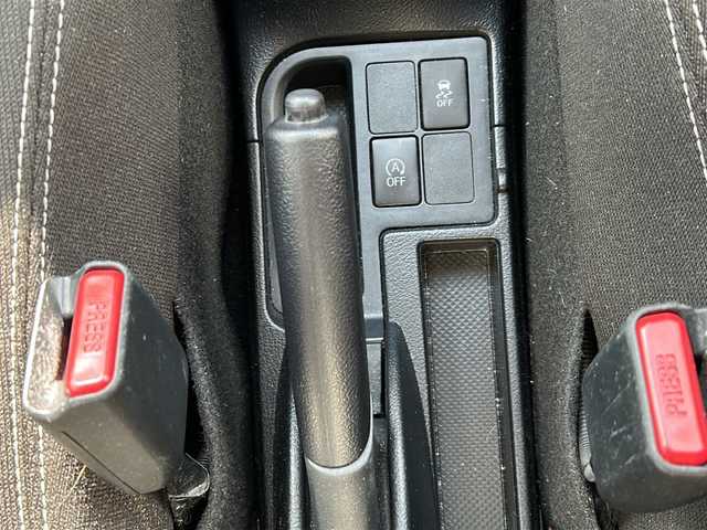 トヨタ ヴィッツ F セーフティーエディションⅡ 佐賀県 2018(平30)年 1.5万km シルバーM 社外ナビ(MDV-M908HDF)/Bluetooth/CD/DVD/USB/フルセグTV/バックカメラ/前後ドライブレコーダー/トヨタセーフティセンス/・衝突軽減システム/・レーンキープアシスト/・クリアランスソナー/オートエアコン/ハロゲンヘッドライト/オートライト／オートマチックハイビーム/布系シート/純正フロアマット/プッシュスタート/スペアキー/保証書/取扱説明書/点検記録簿