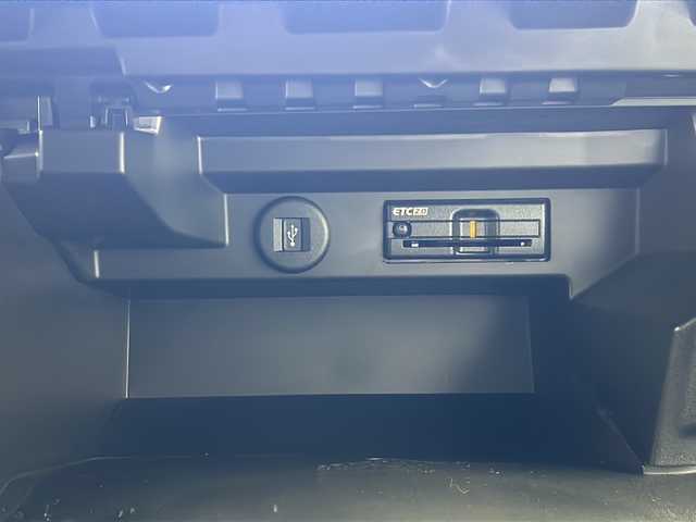 スズキ ソリオ バンディット HV MV 岐阜県 2022(令4)年 0.6万km スーパーブラックパール 社外ナビ/BT/フルセグ/CD/DVD/USB/SD/衝突被害軽減システム/追従型クルーズコントロール/レーンキープアシスト/全方位カメラ/コーナーセンサー後方/両側パワースライドドア/シートヒーター（運転席/助手席）/ETC2.0/スマートキー/プッシュスタート/スペアキー/オートハイビーム/LEDヘッドライト/フォグランプ/オートライト/革ステアリング/ステアリングスイッチ/純正アルミホイール/純正ドアバイザー