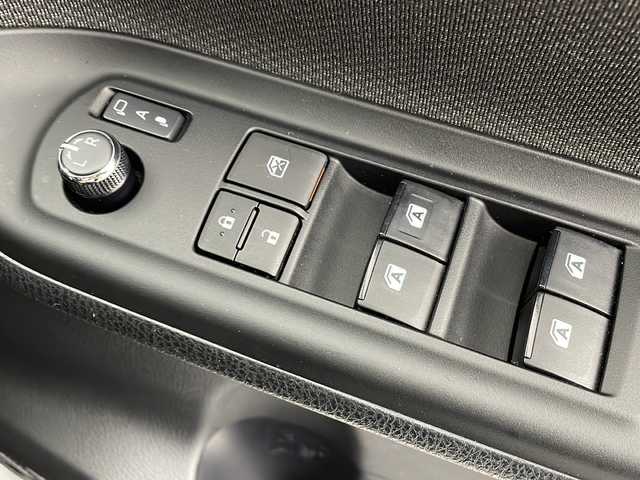 トヨタ ノア X 千葉県 2019(平31)年 6.1万km シルバーM セーフティセンスC/・プリクラッシュセーフティ/・レーンディパーチャーアラート/・オートマチックハイビーム/・先行車発進告知機能/社外メモリーナビ/Bluetooth接続/左側パワースライドドア/LEDヘッドライト/リモコンキー