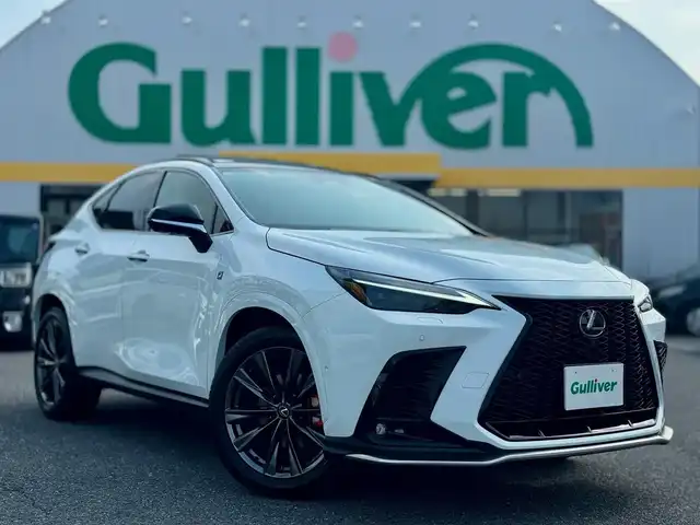 レクサス ＮＸ 350h Fスポーツ 滋賀県 2025(令7)年 0.6万km ホワイトノーヴァガラスフレーク ワンオーナー/純正ディスプレイオーディオ コネクテッィドナビ＋/　フルセグ Bluetooth AM FM/パノラミックビューモニター/パノラマルーフ/デジタルインナーミラー/ヘッドアップディスプレイ/レクサスチームメイト/アドバンスドパーク/レクサスセーフティーシステム＋/プリクラッシュセーフティー/緊急時操舵支援/　＋フロントクロストラフィックアラート/　＋レーンチェンジアシスト/アダプティブハイビームシステム/クリアランスソナー/パワーバックドア/純正ビルトインETC2.0/純正ドライブレコーダー前後/オレンジキャリパー/3眼ヘッドライト/純正20インチアルミ/スマートキー×2/カードキー×1/