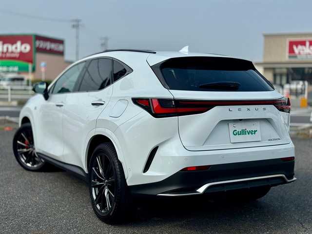 レクサス ＮＸ 350h Fスポーツ 滋賀県 2025(令7)年 0.6万km ホワイトノーヴァガラスフレーク ワンオーナー/純正ディスプレイオーディオ コネクテッィドナビ＋/　フルセグ Bluetooth AM FM/パノラミックビューモニター/パノラマルーフ/デジタルインナーミラー/ヘッドアップディスプレイ/レクサスチームメイト/アドバンスドパーク/レクサスセーフティーシステム＋/プリクラッシュセーフティー/緊急時操舵支援/　＋フロントクロストラフィックアラート/　＋レーンチェンジアシスト/アダプティブハイビームシステム/クリアランスソナー/パワーバックドア/純正ビルトインETC2.0/純正ドライブレコーダー前後/オレンジキャリパー/3眼ヘッドライト/純正20インチアルミ/スマートキー×2/カードキー×1/