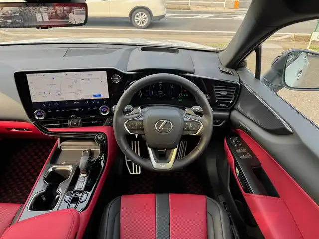 レクサス ＮＸ 350h Fスポーツ 滋賀県 2025(令7)年 0.6万km ホワイトノーヴァガラスフレーク ワンオーナー/純正ディスプレイオーディオ コネクテッィドナビ＋/　フルセグ Bluetooth AM FM/パノラミックビューモニター/パノラマルーフ/デジタルインナーミラー/ヘッドアップディスプレイ/レクサスチームメイト/アドバンスドパーク/レクサスセーフティーシステム＋/プリクラッシュセーフティー/緊急時操舵支援/　＋フロントクロストラフィックアラート/　＋レーンチェンジアシスト/アダプティブハイビームシステム/クリアランスソナー/パワーバックドア/純正ビルトインETC2.0/純正ドライブレコーダー前後/オレンジキャリパー/3眼ヘッドライト/純正20インチアルミ/スマートキー×2/カードキー×1/