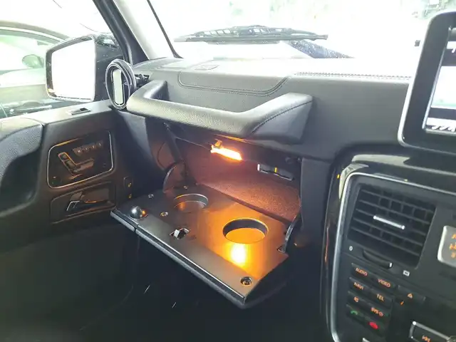 メルセデス・ベンツ ゲレンデヴァーゲン Ｇ３５０ ブルーテック 大阪府 2015(平27)年 7.3万km オブシディアンブラックM /禁煙車//G63仕様/・Fバンパー・グリル・オーバーフェンダー・エンブレム・サイド出しマフラーカッター//ラグジュアリーパッケージ/・黒本革シート・スライディングルーフ//純正7インチHDDナビ/・FM・AM・CD・DVD・SD・フルセグTV・BT//ハーマンカードンサラウンドサウンドシステム//前後席シートヒーター//前席メモリー付パワーシート//バックカメラ//ブラインドスポットアシスト//パークトロニック//保証書//取扱説明書//スペアキー