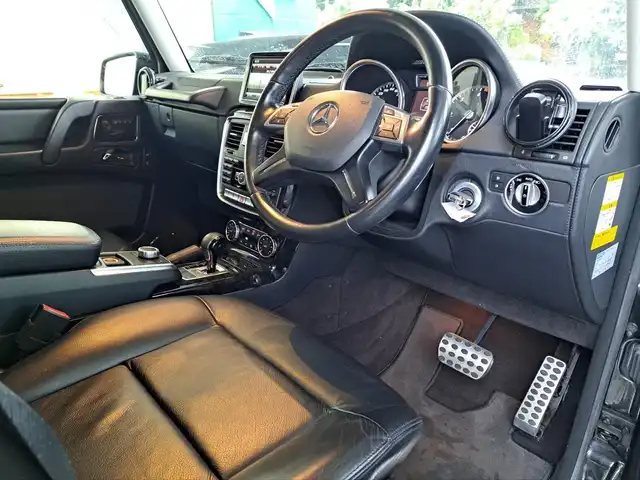 メルセデス・ベンツ ゲレンデヴァーゲン Ｇ３５０ ブルーテック 大阪府 2015(平27)年 7.3万km オブシディアンブラックM /禁煙車//G63仕様/・Fバンパー・グリル・オーバーフェンダー・エンブレム・サイド出しマフラーカッター//ラグジュアリーパッケージ/・黒本革シート・スライディングルーフ//純正7インチHDDナビ/・FM・AM・CD・DVD・SD・フルセグTV・BT//ハーマンカードンサラウンドサウンドシステム//前後席シートヒーター//前席メモリー付パワーシート//バックカメラ//ブラインドスポットアシスト//パークトロニック//保証書//取扱説明書//スペアキー
