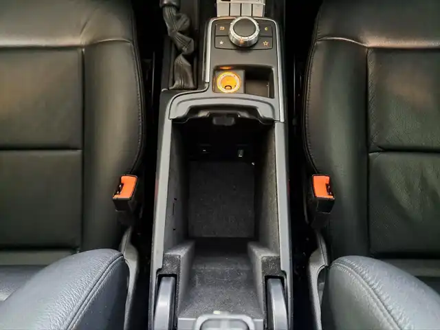 メルセデス・ベンツ ゲレンデヴァーゲン Ｇ３５０ ブルーテック 大阪府 2015(平27)年 7.3万km オブシディアンブラックM /禁煙車//G63仕様/・Fバンパー・グリル・オーバーフェンダー・エンブレム・サイド出しマフラーカッター//ラグジュアリーパッケージ/・黒本革シート・スライディングルーフ//純正7インチHDDナビ/・FM・AM・CD・DVD・SD・フルセグTV・BT//ハーマンカードンサラウンドサウンドシステム//前後席シートヒーター//前席メモリー付パワーシート//バックカメラ//ブラインドスポットアシスト//パークトロニック//保証書//取扱説明書//スペアキー