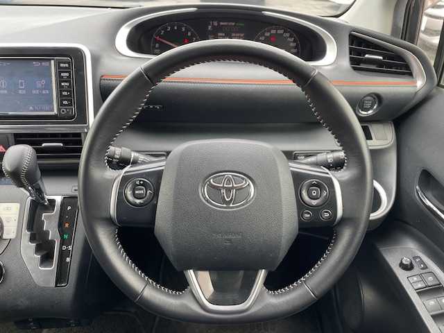 トヨタ シエンタ G 静岡県 2016(平28)年 7万km ブラックマイカ ●純正ナビ/(ワンセグ/CD/DVD/Bluetooth)/(NSCD-W66)/●前席シートヒーター/●バックカメラ/●オートライト/●革巻きステアリング/●ステアリングスイッチ/●ETC/●電動格納ウィンカーミラー/●ドアバイザー/●スマートキー/●プッシュスタート/●ダブルSRS＋ABS/●車両取扱説明書/●ナビ取扱説明書