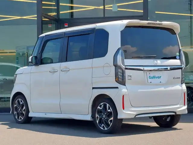 ホンダ Ｎ ＢＯＸ カスタム G L ターボ ホンダセンシング 東京都 2018(平30)年 4.6万km プレミアムホワイトパールⅡ Honda SENSING/・衝突軽減ブレーキ/・誤発進抑制機能/・路外逸脱抑制機能/・アダプティブクルーズコントロール/・車線維持支援システム/・先行車発進お知らせ機能/・コーナーセンサー/プッシュスタート/パドルシフト/純正ナビ/フルセグTV/バックカメラ/ETC/ドライブレコーダー/両側パワースライドドア/ハーフレザーシート/後席ロールサンシェード/LEDヘッドライト/オートライト/ドアバイザー/15インチ純正アルミホイール