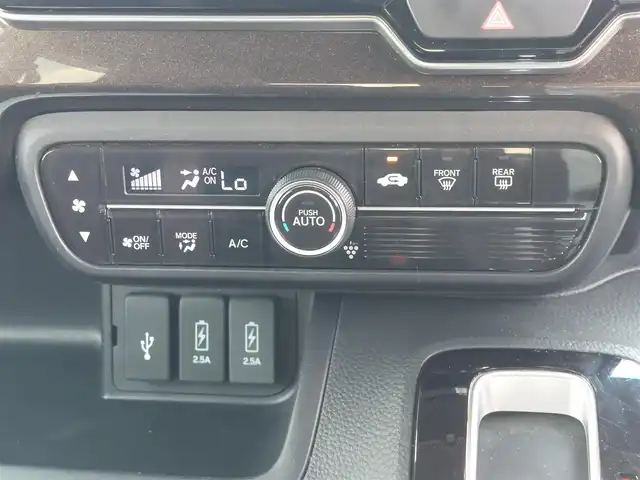 ホンダ Ｎ ＢＯＸ カスタム G L ターボ ホンダセンシング 東京都 2018(平30)年 4.6万km プレミアムホワイトパールⅡ Honda SENSING/・衝突軽減ブレーキ/・誤発進抑制機能/・路外逸脱抑制機能/・アダプティブクルーズコントロール/・車線維持支援システム/・先行車発進お知らせ機能/・コーナーセンサー/プッシュスタート/パドルシフト/純正ナビ/フルセグTV/バックカメラ/ETC/ドライブレコーダー/両側パワースライドドア/ハーフレザーシート/後席ロールサンシェード/LEDヘッドライト/オートライト/ドアバイザー/15インチ純正アルミホイール