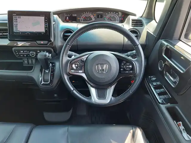 ホンダ Ｎ ＢＯＸ カスタム G L ターボ ホンダセンシング 東京都 2018(平30)年 4.6万km プレミアムホワイトパールⅡ Honda SENSING/・衝突軽減ブレーキ/・誤発進抑制機能/・路外逸脱抑制機能/・アダプティブクルーズコントロール/・車線維持支援システム/・先行車発進お知らせ機能/・コーナーセンサー/プッシュスタート/パドルシフト/純正ナビ/フルセグTV/バックカメラ/ETC/ドライブレコーダー/両側パワースライドドア/ハーフレザーシート/後席ロールサンシェード/LEDヘッドライト/オートライト/ドアバイザー/15インチ純正アルミホイール