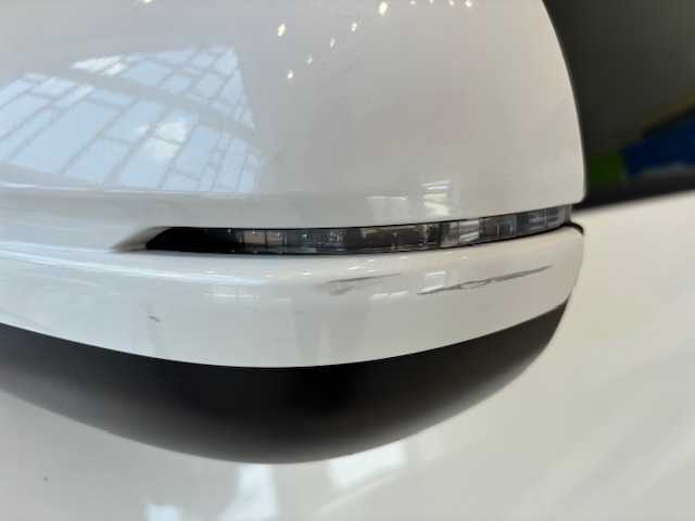 ホンダ ヴェゼル ハイブリッド Z ホンダセンシング 埼玉県 2016(平28)年 5.2万km ホワイトオーキッドパール ホンダセンシング/純正8インチメモリーナビ/ CD/DVD/BT/フルセグ/AppleCarPlay/USB/バックカメラ/ハーフレザーシート/シートヒーター/ルーフレール/LEDヘッドライト/純正17インチアルミホイール/パドルシフト/レーダークルーズコントロール/レーンキープアシスト/ETC/スマートキー×2/禁煙車