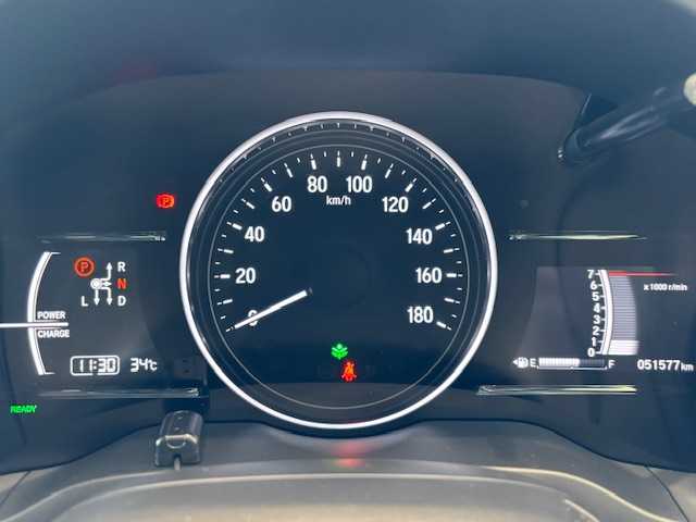 ホンダ ヴェゼル ハイブリッド Z ホンダセンシング 埼玉県 2016(平28)年 5.2万km ホワイトオーキッドパール ホンダセンシング/純正8インチメモリーナビ/ CD/DVD/BT/フルセグ/AppleCarPlay/USB/バックカメラ/ハーフレザーシート/シートヒーター/ルーフレール/LEDヘッドライト/純正17インチアルミホイール/パドルシフト/レーダークルーズコントロール/レーンキープアシスト/ETC/スマートキー×2/禁煙車