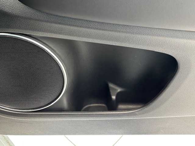 ホンダ ヴェゼル ハイブリッド Z ホンダセンシング 埼玉県 2016(平28)年 5.2万km ホワイトオーキッドパール ホンダセンシング/純正8インチメモリーナビ/ CD/DVD/BT/フルセグ/AppleCarPlay/USB/バックカメラ/ハーフレザーシート/シートヒーター/ルーフレール/LEDヘッドライト/純正17インチアルミホイール/パドルシフト/レーダークルーズコントロール/レーンキープアシスト/ETC/スマートキー×2/禁煙車