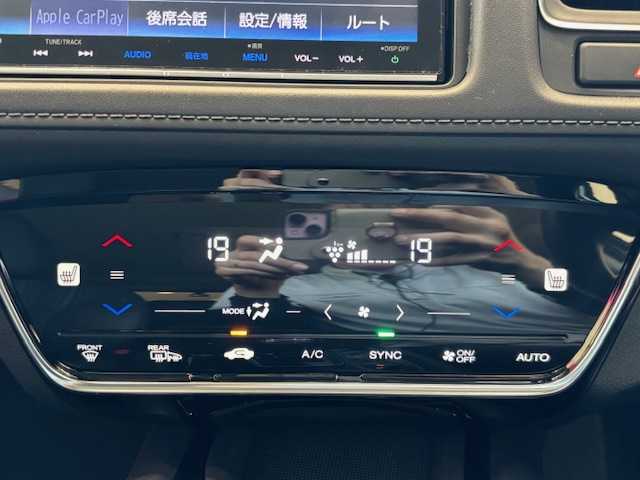 ホンダ ヴェゼル ハイブリッド Z ホンダセンシング 埼玉県 2016(平28)年 5.2万km ホワイトオーキッドパール ホンダセンシング/純正8インチメモリーナビ/ CD/DVD/BT/フルセグ/AppleCarPlay/USB/バックカメラ/ハーフレザーシート/シートヒーター/ルーフレール/LEDヘッドライト/純正17インチアルミホイール/パドルシフト/レーダークルーズコントロール/レーンキープアシスト/ETC/スマートキー×2/禁煙車
