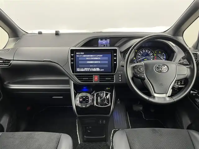 トヨタ ヴォクシー ハイブリッド ZS 煌Ⅲ 千葉県 2021(令3)年 5.9万km ホワイトパールクリスタルシャイン セーフティセンス/（衝突回避支援パッケージ）/・プリクラッシュセーフティシステム/・レーンディパーチャーアラート/・オートマチックハイビーム/・先行車発進告知機能/純正10インチメモリーナビ/・フルセグTV/・Bluetoothオーディオ接続/・CD/DVD再生機能/・バックカメラ/両側パワースライドドア/LEDヘッドライト/ビルトインETC2.0/前後コーナーセンサー/ハーフレザーシート/シートヒーター/スマートキー/クルーズコントロール