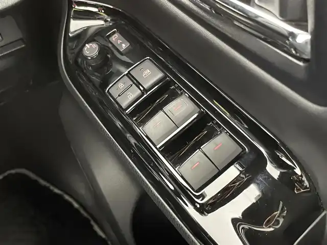 トヨタ ヴォクシー ハイブリッド ZS 煌Ⅲ 千葉県 2021(令3)年 5.9万km ホワイトパールクリスタルシャイン セーフティセンス/（衝突回避支援パッケージ）/・プリクラッシュセーフティシステム/・レーンディパーチャーアラート/・オートマチックハイビーム/・先行車発進告知機能/純正10インチメモリーナビ/・フルセグTV/・Bluetoothオーディオ接続/・CD/DVD再生機能/・バックカメラ/両側パワースライドドア/LEDヘッドライト/ビルトインETC2.0/前後コーナーセンサー/ハーフレザーシート/シートヒーター/スマートキー/クルーズコントロール