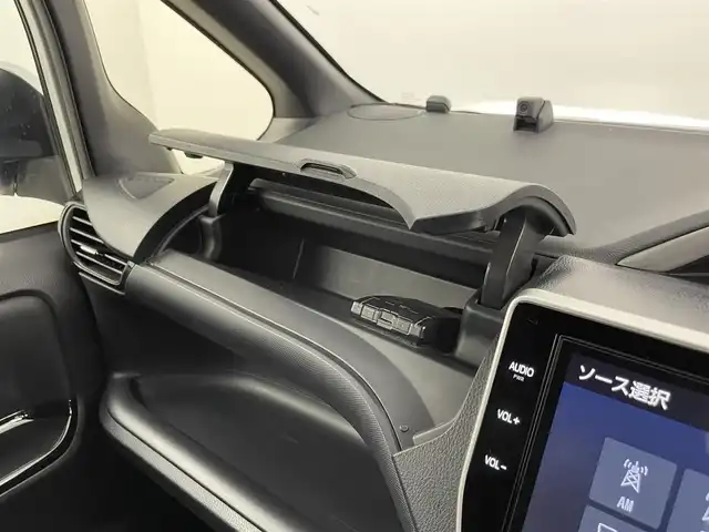 トヨタ ヴォクシー ハイブリッド ZS 煌Ⅲ 千葉県 2021(令3)年 5.9万km ホワイトパールクリスタルシャイン セーフティセンス/（衝突回避支援パッケージ）/・プリクラッシュセーフティシステム/・レーンディパーチャーアラート/・オートマチックハイビーム/・先行車発進告知機能/純正10インチメモリーナビ/・フルセグTV/・Bluetoothオーディオ接続/・CD/DVD再生機能/・バックカメラ/両側パワースライドドア/LEDヘッドライト/ビルトインETC2.0/前後コーナーセンサー/ハーフレザーシート/シートヒーター/スマートキー/クルーズコントロール