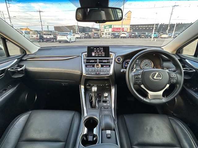 レクサス ＮＸ 300h バージョンL 茨城県 2014(平26)年 7.3万km ソニッククォーツ サンルーフ/ブラインドスポットモニター/純正SDナビ/Bluetooth/CD/DVD/バックカメラ/全周囲カメラ/パワーバックドア/レーダークルーズコントロール/LEDオートライト/オートマチックハイビーム/フルレザーシート/シートヒーター/エアシート/ステアリングヒーター/パワーシート/シートメモリー/パドルシフト/クリアランスソナー/ビルドインETC/プッシュスタート/禁煙車