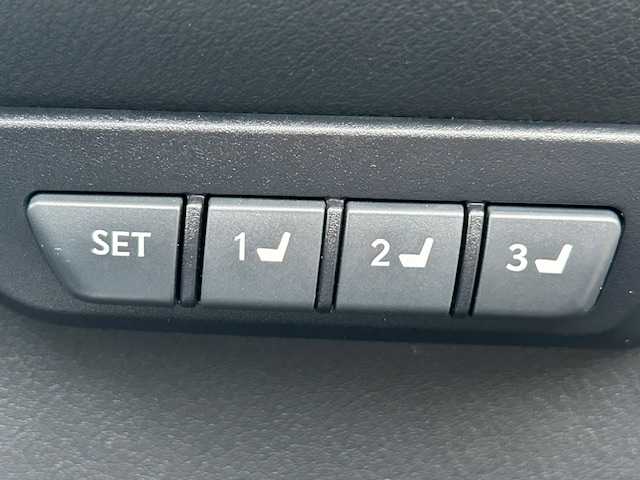 レクサス ＮＸ 300h バージョンL 茨城県 2014(平26)年 7.3万km ソニッククォーツ サンルーフ/ブラインドスポットモニター/純正SDナビ/Bluetooth/CD/DVD/バックカメラ/全周囲カメラ/パワーバックドア/レーダークルーズコントロール/LEDオートライト/オートマチックハイビーム/フルレザーシート/シートヒーター/エアシート/ステアリングヒーター/パワーシート/シートメモリー/パドルシフト/クリアランスソナー/ビルドインETC/プッシュスタート/禁煙車