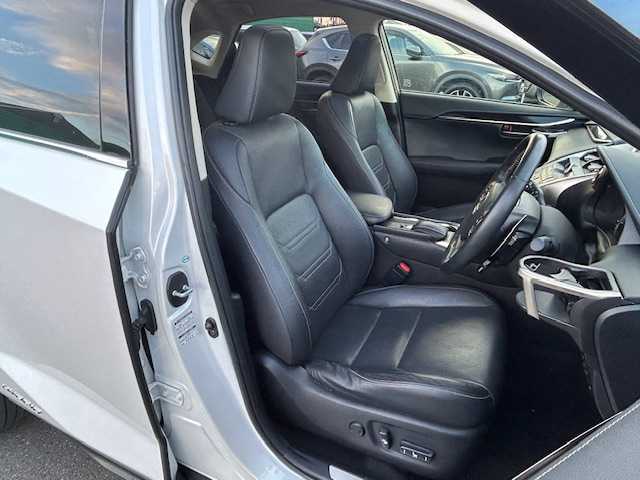 レクサス ＮＸ 300h バージョンL 茨城県 2014(平26)年 7.3万km ソニッククォーツ サンルーフ/ブラインドスポットモニター/純正SDナビ/Bluetooth/CD/DVD/バックカメラ/全周囲カメラ/パワーバックドア/レーダークルーズコントロール/LEDオートライト/オートマチックハイビーム/フルレザーシート/シートヒーター/エアシート/ステアリングヒーター/パワーシート/シートメモリー/パドルシフト/クリアランスソナー/ビルドインETC/プッシュスタート/禁煙車