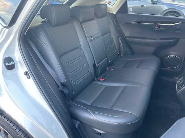 レクサス ＮＸ 300h バージョンL 茨城県 2014(平26)年 7.3万km ソニッククォーツ サンルーフ/ブラインドスポットモニター/純正SDナビ/Bluetooth/CD/DVD/バックカメラ/全周囲カメラ/パワーバックドア/レーダークルーズコントロール/LEDオートライト/オートマチックハイビーム/フルレザーシート/シートヒーター/エアシート/ステアリングヒーター/パワーシート/シートメモリー/パドルシフト/クリアランスソナー/ビルドインETC/プッシュスタート/禁煙車