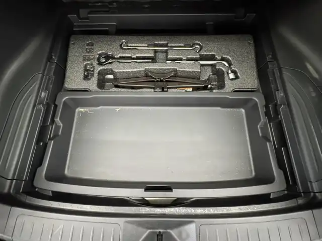 トヨタ ハリアー G 三重県 2020(令2)年 2.5万km ホワイトパールクリスタルシャイン ハイブリッド/FF/MTモード付フロアCVT/純正 12.3インチナビ/（AM/FM/USB/iPod/Bluetooth/AUX/TV/AppleCarPlay/AndroidAuto）/バックガイドモニター/ドライブレコーダー 前後（デジタルインナーミラー内蔵＆後付け）/ビルトイン ETC/Toyota Safety Sense/●プリクラッシュセーフティ/●レーントレーシングアシスト/●レーダークルコン/●アダプティブハイビームシステム/●ロードサインアシスト/・【OP】ブラインドスポットモニター/・リヤクロストラフィックアラート/・パーキングサポートブレーキ（静止物＆後方接近車両（OP））/など/装備/・デジタルインナーミラー/・ハーフレザーシート/・パワーシート（D8way＋電動ランバーサポート）/・パワーバックドア/・左右独立オートエアコン/・雨滴検知式フロントワイパー/・電動テレスコピックステアリング/・ステアリングスイッチ/・充電用USBジャックx2/・電子パーキングブレーキ＆オートブレーキホールド/・純正 18inAW/・保/取/ナビ取/・スマートキーx2/など