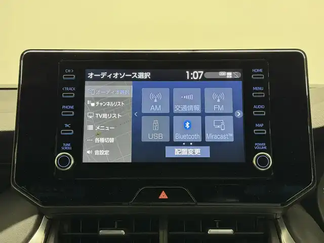 トヨタ ハリアー G 三重県 2020(令2)年 2.5万km ホワイトパールクリスタルシャイン ハイブリッド/FF/MTモード付フロアCVT/純正 12.3インチナビ/（AM/FM/USB/iPod/Bluetooth/AUX/TV/AppleCarPlay/AndroidAuto）/バックガイドモニター/ドライブレコーダー 前後（デジタルインナーミラー内蔵＆後付け）/ビルトイン ETC/Toyota Safety Sense/●プリクラッシュセーフティ/●レーントレーシングアシスト/●レーダークルコン/●アダプティブハイビームシステム/●ロードサインアシスト/・【OP】ブラインドスポットモニター/・リヤクロストラフィックアラート/・パーキングサポートブレーキ（静止物＆後方接近車両（OP））/など/装備/・デジタルインナーミラー/・ハーフレザーシート/・パワーシート（D8way＋電動ランバーサポート）/・パワーバックドア/・左右独立オートエアコン/・雨滴検知式フロントワイパー/・電動テレスコピックステアリング/・ステアリングスイッチ/・充電用USBジャックx2/・電子パーキングブレーキ＆オートブレーキホールド/・純正 18inAW/・保/取/ナビ取/・スマートキーx2/など