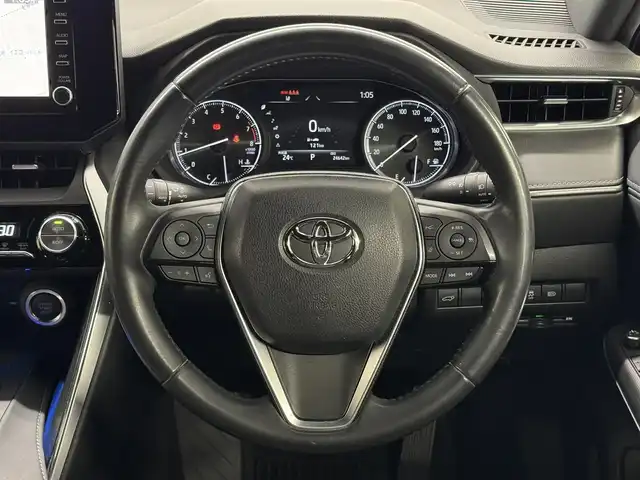 トヨタ ハリアー G 三重県 2020(令2)年 2.5万km ホワイトパールクリスタルシャイン ハイブリッド/FF/MTモード付フロアCVT/純正 12.3インチナビ/（AM/FM/USB/iPod/Bluetooth/AUX/TV/AppleCarPlay/AndroidAuto）/バックガイドモニター/ドライブレコーダー 前後（デジタルインナーミラー内蔵＆後付け）/ビルトイン ETC/Toyota Safety Sense/●プリクラッシュセーフティ/●レーントレーシングアシスト/●レーダークルコン/●アダプティブハイビームシステム/●ロードサインアシスト/・【OP】ブラインドスポットモニター/・リヤクロストラフィックアラート/・パーキングサポートブレーキ（静止物＆後方接近車両（OP））/など/装備/・デジタルインナーミラー/・ハーフレザーシート/・パワーシート（D8way＋電動ランバーサポート）/・パワーバックドア/・左右独立オートエアコン/・雨滴検知式フロントワイパー/・電動テレスコピックステアリング/・ステアリングスイッチ/・充電用USBジャックx2/・電子パーキングブレーキ＆オートブレーキホールド/・純正 18inAW/・保/取/ナビ取/・スマートキーx2/など