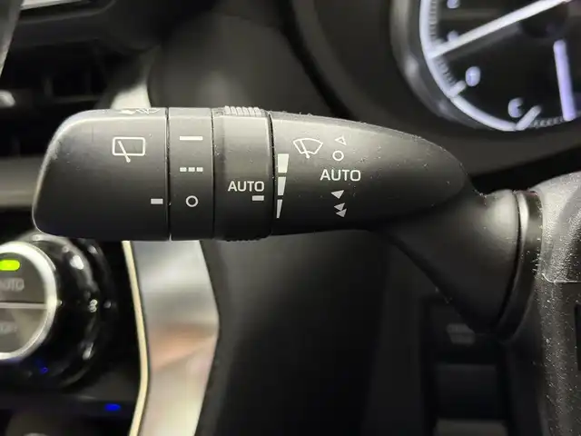 トヨタ ハリアー G 三重県 2020(令2)年 2.5万km ホワイトパールクリスタルシャイン ハイブリッド/FF/MTモード付フロアCVT/純正 12.3インチナビ/（AM/FM/USB/iPod/Bluetooth/AUX/TV/AppleCarPlay/AndroidAuto）/バックガイドモニター/ドライブレコーダー 前後（デジタルインナーミラー内蔵＆後付け）/ビルトイン ETC/Toyota Safety Sense/●プリクラッシュセーフティ/●レーントレーシングアシスト/●レーダークルコン/●アダプティブハイビームシステム/●ロードサインアシスト/・【OP】ブラインドスポットモニター/・リヤクロストラフィックアラート/・パーキングサポートブレーキ（静止物＆後方接近車両（OP））/など/装備/・デジタルインナーミラー/・ハーフレザーシート/・パワーシート（D8way＋電動ランバーサポート）/・パワーバックドア/・左右独立オートエアコン/・雨滴検知式フロントワイパー/・電動テレスコピックステアリング/・ステアリングスイッチ/・充電用USBジャックx2/・電子パーキングブレーキ＆オートブレーキホールド/・純正 18inAW/・保/取/ナビ取/・スマートキーx2/など
