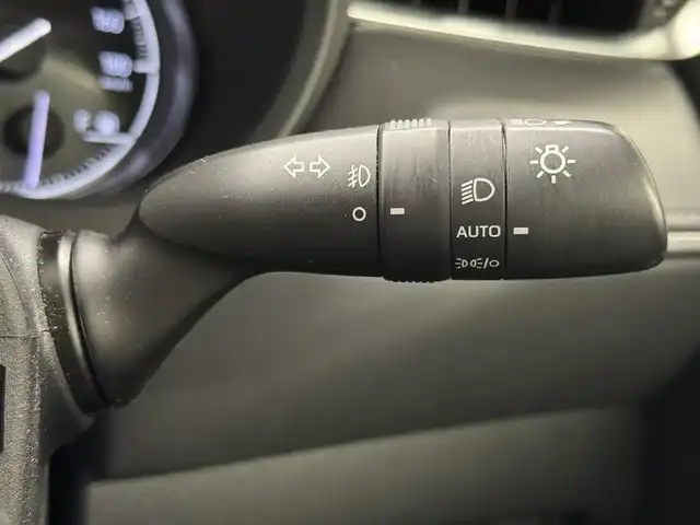 トヨタ ハリアー G 三重県 2020(令2)年 2.5万km ホワイトパールクリスタルシャイン ハイブリッド/FF/MTモード付フロアCVT/純正 12.3インチナビ/（AM/FM/USB/iPod/Bluetooth/AUX/TV/AppleCarPlay/AndroidAuto）/バックガイドモニター/ドライブレコーダー 前後（デジタルインナーミラー内蔵＆後付け）/ビルトイン ETC/Toyota Safety Sense/●プリクラッシュセーフティ/●レーントレーシングアシスト/●レーダークルコン/●アダプティブハイビームシステム/●ロードサインアシスト/・【OP】ブラインドスポットモニター/・リヤクロストラフィックアラート/・パーキングサポートブレーキ（静止物＆後方接近車両（OP））/など/装備/・デジタルインナーミラー/・ハーフレザーシート/・パワーシート（D8way＋電動ランバーサポート）/・パワーバックドア/・左右独立オートエアコン/・雨滴検知式フロントワイパー/・電動テレスコピックステアリング/・ステアリングスイッチ/・充電用USBジャックx2/・電子パーキングブレーキ＆オートブレーキホールド/・純正 18inAW/・保/取/ナビ取/・スマートキーx2/など