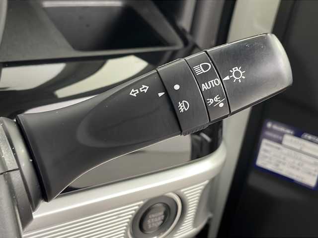 スズキ スペーシア カスタム HYBRID XS 埼玉県 2021(令3)年 3.8万km ピュアホワイトパール/ブラック2トーン 社外9型ナビ/（BT/CD/DVD/AM/FM/フルセグTV/applycarplay）/バックカメラ/スズキセーフティサポート/・デュアルセンサーブレーキサポート/・誤発進抑制機能/・車線逸脱警報機能/・アダプティブクルーズコントロール/両側パワースライドドア/シートヒーター/ビルトインETC/純正アルミホイール/純正フロアマット/LEDライト