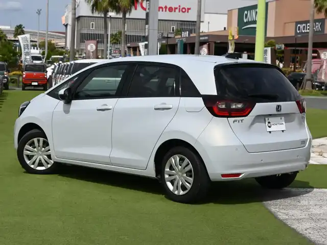 ホンダ フィット e:HEVホーム 千葉県 2020(令2)年 3.2万km プレミアムサンライトホワイトパール ホンダセンシング/・衝突軽減ブレーキ（CMBS）/・車線維持支援システム（LKAS）/・アダプティブクルーズコントロール（ACC）/・後方誤発進抑制機能/・誤発進抑制機能/ハーフレザーシート/9インチ純正ナビ/地デジTV/【DVD/CD再生機能　Bluetooth接続】/バックカメラ/ドライブレコーダー/革巻きステアリング/ステアリングスイッチ/ETC/LEDヘッドライト/ウインカーミラー/コーナーセンサー/サイド/カーテンエアバッグ/スマートキー