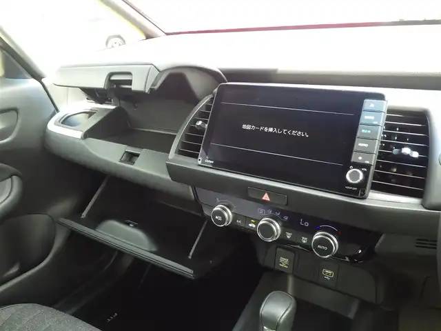 ホンダ フィット e:HEVホーム 千葉県 2020(令2)年 3.2万km プレミアムサンライトホワイトパール ホンダセンシング/・衝突軽減ブレーキ（CMBS）/・車線維持支援システム（LKAS）/・アダプティブクルーズコントロール（ACC）/・後方誤発進抑制機能/・誤発進抑制機能/ハーフレザーシート/9インチ純正ナビ/地デジTV/【DVD/CD再生機能　Bluetooth接続】/バックカメラ/ドライブレコーダー/革巻きステアリング/ステアリングスイッチ/ETC/LEDヘッドライト/ウインカーミラー/コーナーセンサー/サイド/カーテンエアバッグ/スマートキー