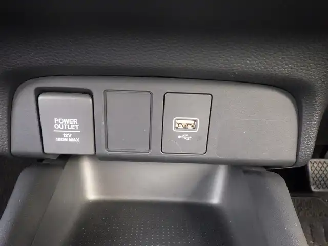 ホンダ フィット e:HEVホーム 千葉県 2020(令2)年 3.2万km プレミアムサンライトホワイトパール ホンダセンシング/・衝突軽減ブレーキ（CMBS）/・車線維持支援システム（LKAS）/・アダプティブクルーズコントロール（ACC）/・後方誤発進抑制機能/・誤発進抑制機能/ハーフレザーシート/9インチ純正ナビ/地デジTV/【DVD/CD再生機能　Bluetooth接続】/バックカメラ/ドライブレコーダー/革巻きステアリング/ステアリングスイッチ/ETC/LEDヘッドライト/ウインカーミラー/コーナーセンサー/サイド/カーテンエアバッグ/スマートキー