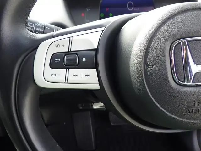 ホンダ フィット e:HEVホーム 千葉県 2020(令2)年 3.2万km プレミアムサンライトホワイトパール ホンダセンシング/・衝突軽減ブレーキ（CMBS）/・車線維持支援システム（LKAS）/・アダプティブクルーズコントロール（ACC）/・後方誤発進抑制機能/・誤発進抑制機能/ハーフレザーシート/9インチ純正ナビ/地デジTV/【DVD/CD再生機能　Bluetooth接続】/バックカメラ/ドライブレコーダー/革巻きステアリング/ステアリングスイッチ/ETC/LEDヘッドライト/ウインカーミラー/コーナーセンサー/サイド/カーテンエアバッグ/スマートキー