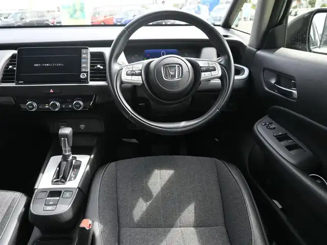 ホンダ フィット e:HEVホーム 千葉県 2020(令2)年 3.2万km プレミアムサンライトホワイトパール ホンダセンシング/・衝突軽減ブレーキ（CMBS）/・車線維持支援システム（LKAS）/・アダプティブクルーズコントロール（ACC）/・後方誤発進抑制機能/・誤発進抑制機能/ハーフレザーシート/9インチ純正ナビ/地デジTV/【DVD/CD再生機能　Bluetooth接続】/バックカメラ/ドライブレコーダー/革巻きステアリング/ステアリングスイッチ/ETC/LEDヘッドライト/ウインカーミラー/コーナーセンサー/サイド/カーテンエアバッグ/スマートキー