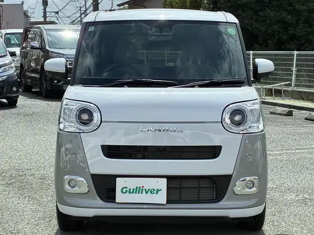 ダイハツ ムーヴ キャンバス ストライプス G 熊本県 2024(令6)年 0.5万km シャイニングホワイトパール/スムーズグレーマイカメタリック ワンオーナー/ディスプレイオーディオ/【CD/DVD/BT/AUX/USB】/全方位カメラ/衝突軽減ブレーキ/車線逸脱警報/パーキングセンサー/両側パワースライドドア/シートヒーター/ステアリングリモコン/アイドリングストップ/ＬＥＤオートライト/フォグランプ/電格式ミラー/社外フロアマット/電子パーキング/オートホールド/スマートキー/スペアキー/取扱説明書/保証書