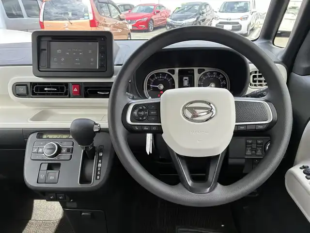 ダイハツ ムーヴ キャンバス ストライプス G 熊本県 2024(令6)年 0.5万km シャイニングホワイトパール/スムーズグレーマイカメタリック ワンオーナー/ディスプレイオーディオ/【CD/DVD/BT/AUX/USB】/全方位カメラ/衝突軽減ブレーキ/車線逸脱警報/パーキングセンサー/両側パワースライドドア/シートヒーター/ステアリングリモコン/アイドリングストップ/ＬＥＤオートライト/フォグランプ/電格式ミラー/社外フロアマット/電子パーキング/オートホールド/スマートキー/スペアキー/取扱説明書/保証書