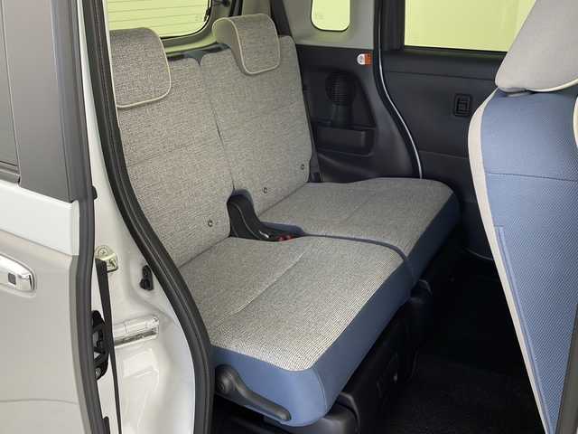 ダイハツ ムーヴ キャンバス ストライプス G 愛知県 2024(令6)年 0.5万km シャイニングホワイトパール/スムーズグレーマイカメタリック ワンオーナー/ディスプレイオーディオ/【CD/DVD/BT/AUX/USB】/全方位カメラ/衝突軽減ブレーキ/車線逸脱警報/パーキングセンサー/両側パワースライドドア/シートヒーター/ステアリングリモコン/アイドリングストップ/ＬＥＤオートライト/フォグランプ/電格式ミラー/社外フロアマット/電子パーキング/オートホールド/スマートキー/スペアキー/取扱説明書/保証書