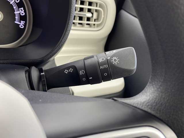 ダイハツ ムーヴ キャンバス ストライプス G 愛知県 2024(令6)年 0.5万km シャイニングホワイトパール/スムーズグレーマイカメタリック ワンオーナー/ディスプレイオーディオ/【CD/DVD/BT/AUX/USB】/全方位カメラ/衝突軽減ブレーキ/車線逸脱警報/パーキングセンサー/両側パワースライドドア/シートヒーター/ステアリングリモコン/アイドリングストップ/ＬＥＤオートライト/フォグランプ/電格式ミラー/社外フロアマット/電子パーキング/オートホールド/スマートキー/スペアキー/取扱説明書/保証書