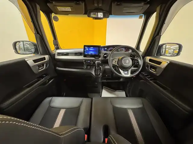 ホンダ Ｎ ＢＯＸ カスタム G L ターボ ホンダセンシング 群馬県 2020(令2)年 1.9万km シャイニンググレーM 禁煙車　衝突軽減　追従型クルコン　純正８インチナビ　フルセグＴＶ　ＢＴ　バックカメラ　両側電動ドア　ターボ　黒革　温シート　革巻きステアリング　ステアリングスイッチ　ビルトインＥＴＣ　スマートキー