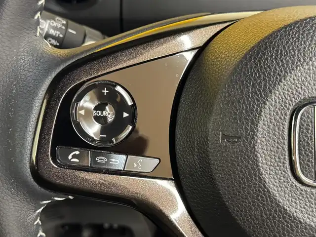 ホンダ Ｎ ＢＯＸ カスタム G L ターボ ホンダセンシング 群馬県 2020(令2)年 1.9万km シャイニンググレーM 禁煙車　衝突軽減　追従型クルコン　純正８インチナビ　フルセグＴＶ　ＢＴ　バックカメラ　両側電動ドア　ターボ　黒革　温シート　革巻きステアリング　ステアリングスイッチ　ビルトインＥＴＣ　スマートキー