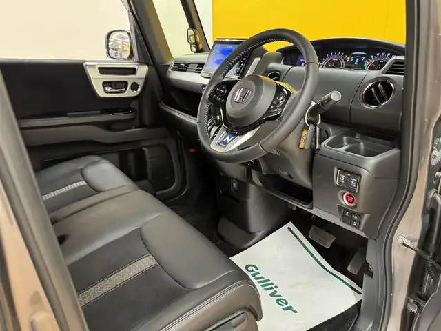 ホンダ Ｎ ＢＯＸ カスタム G L ターボ ホンダセンシング 群馬県 2020(令2)年 1.9万km シャイニンググレーM 禁煙車　衝突軽減　追従型クルコン　純正８インチナビ　フルセグＴＶ　ＢＴ　バックカメラ　両側電動ドア　ターボ　黒革　温シート　革巻きステアリング　ステアリングスイッチ　ビルトインＥＴＣ　スマートキー