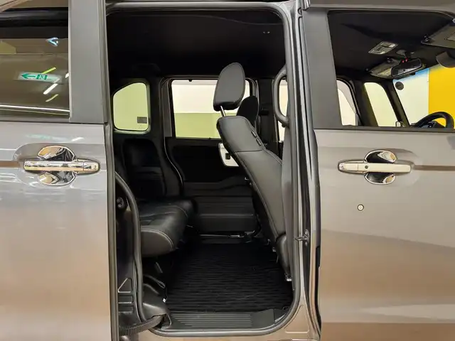ホンダ Ｎ ＢＯＸ カスタム G L ターボ ホンダセンシング 群馬県 2020(令2)年 1.9万km シャイニンググレーM 禁煙車　衝突軽減　追従型クルコン　純正８インチナビ　フルセグＴＶ　ＢＴ　バックカメラ　両側電動ドア　ターボ　黒革　温シート　革巻きステアリング　ステアリングスイッチ　ビルトインＥＴＣ　スマートキー