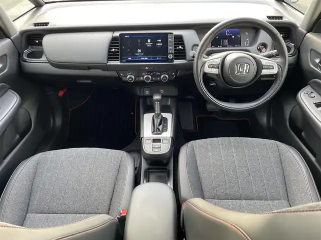 ホンダ フィット e:HEVホーム カーサ 福岡県 2022(令4)年 0.6万km プラチナホワイトパール ・純正9インチインチプレミアムインターナビ/・ナビフルセグＴＶ　ＤＶＤ　ＢＴ　ＳＤ　/・バックカメラ　/・ＥＴＣ２．０　/・前後ドライブレコーダー　/・カーサ専用ハーフレザーシート　/・専用フロアマット　/・シートヒーター　　/・レーダークルーズコントロール　/・スマートキー×２/・プッシュスタート/・オートライト/・LEDヘットライト/・純正16インチアルミ/・ホンダセンシング/・路外逸脱抑制/・踏み間違い衝突軽減システム/・衝突軽減ブレーキ/・保証書/・取説